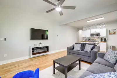 Image de 9 Mi to Dtwn Atl: Pet-Friendly Apt w/ Yard