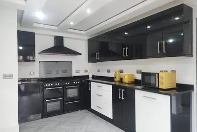 Image de The White House - charming Tudor style house  Manchester