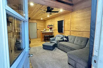 Image de Bass Farm: Lake View Loft Cabin