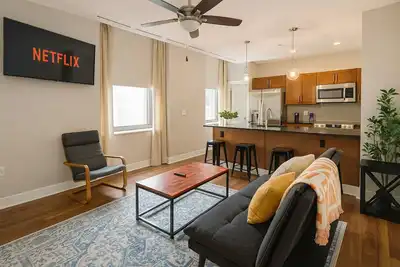 Image de Modern Getaway Steps from Everything