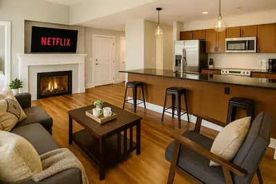 Image de Stylish Luxe Suite | Rock Hall • Stadiums • Casino