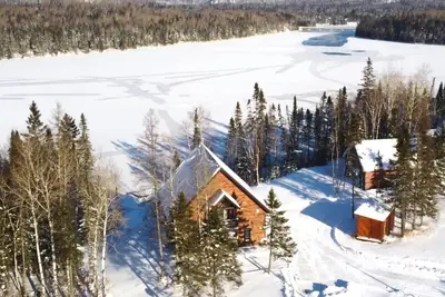 Image de Huard | Spa au bord de l'eau | Tavata Chalets