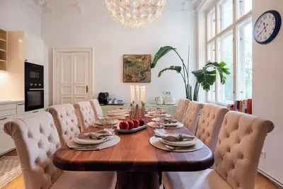 Image de Ku'Damm-Savignyplatz/Charming Old Home/5-10 ppl/Fam. Friendly/Wifi