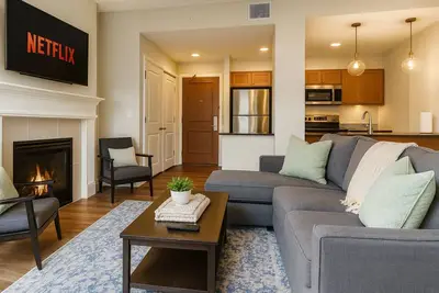 Image de Dwntwn Luxe Suite | Rock Hall • Casino • Stadiums