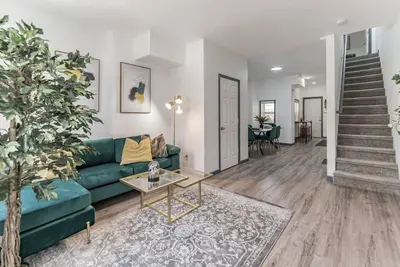 Image de 5br | Sleeps 14 | Street Parking | 10 min to Dt