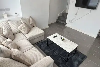 Image de 4 person cosy full house with garden access - close to city centre and Cbs arena