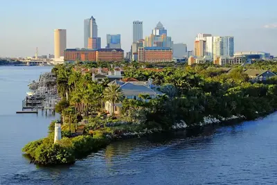 10min Beaches / Pool-Hot Tub / Clean & Quiet