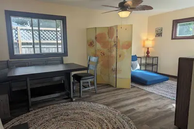 Image de Sunflower House by the River