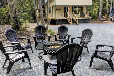 Image de Bar Harbor Cabin with Treehouse Suite & Hot Tub