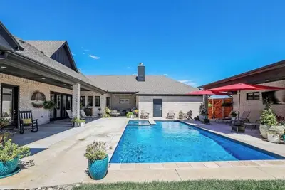 Image de Resort like home 4 bedroom, 3. 5 bath plus pool and hot tub in Amarillo Tx