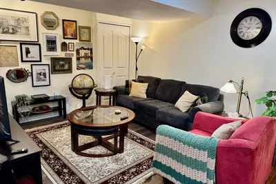 Image de Modern & Cozy Private 2 Bedroom Guest Suite near Airport and Shops