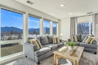 Image de Whole Duplex! 3 Bedrooms, 2 Bathrooms, 4 Beds, Sleeps 8