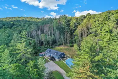 Image de Spacious 5br Cottage w/ Sauna, Hot tub, Pool table, Game Room with Wooded Views