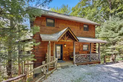 Image de Beautiful mountain view cabin with large deck, gas grill, and amenities