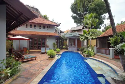 Image de Luxurious 5-bedroom villa in the heart of Legian