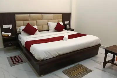 Image de 7-bedroom hotel in Ayodhya with Ac Hotel Abhinandan palace ram mandir by 500 mtr