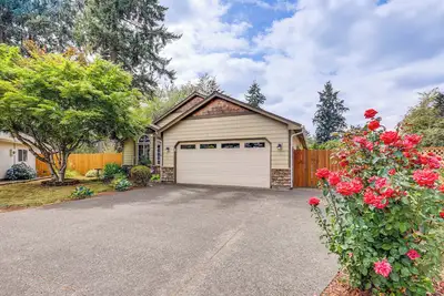Image de Tranquil Home w/ Patio & Fenced Yard in Vancouver!