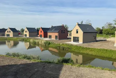 Image de Vacation villa directly on the water North Sea, vacation park, restaurant, swimming pool 3 rooms