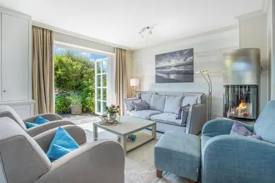 Image de Modern vacation home with 3 bedrooms with terrace, beach chair and fireplace