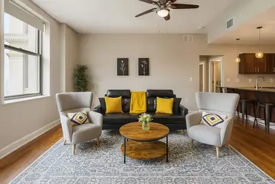 Image de Spacious Downtown Sq: Stadium, Casino, R&R HoF!