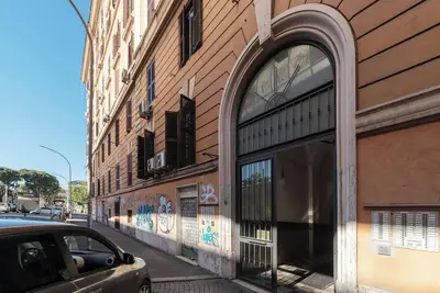 Image de Charming 1-bedroom apartment in delightful Roma with Ac