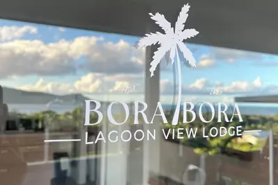 Image de Bungalow moderne à la décoration soignée, à 6mn à pieds du centre de Vaitape