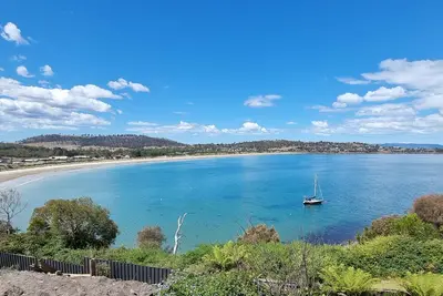 Image de Beach bliss with panoramic views\nEntire home in Primrose Sands, Australia