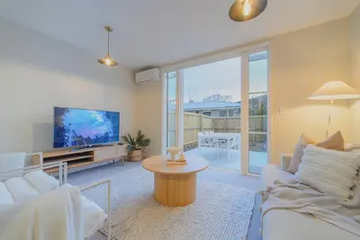 Image de Modern Central City Retreat - Spacious 3br and 2Bath  3-storey with Carpark