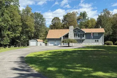 Image de Modern Catskills Retreat with Creek & Fire Pit