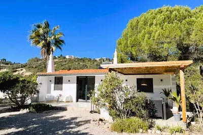 Image de Your private paradise: pool, sun terrace, and garden. Sun, peace, and space! ! !