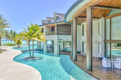 Image de Blue Oasis - Beachfront with breathtaking views