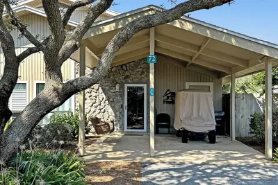 Image de Seascape Tennis Villa \"PipeDream\" walking distance to Beach!