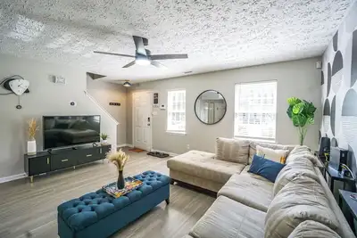Image de 2br each w/ private full bath