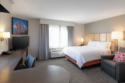 Image de Two nice studios | Queen Bed | Near Entertainment & Dining options