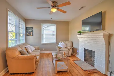 Image de Vintage 2 bed 1 bath house with fenced in backyard in the heart of Valdosta.