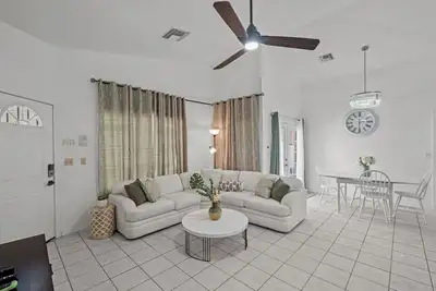 Image de Tidy Townhome near Casino Del Sol