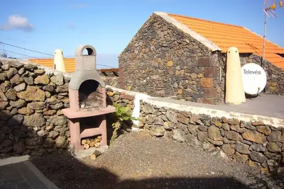 Image de Appartement El Peral dans 'Casa Rural Los Perales' avec vue sur la mer, terrasse partagée et Wi-Fi