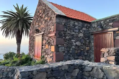 Image de Casa Rural 'El Almendro' avec Vue sur la Mer, Terrasse Partagée et Wi-Fi