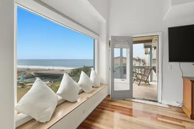 Image de Beach House Vibe! Views Views Views!