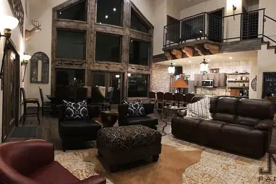 Image de Spacious 5-bedroom house in serene Leakey with gorgeous views!