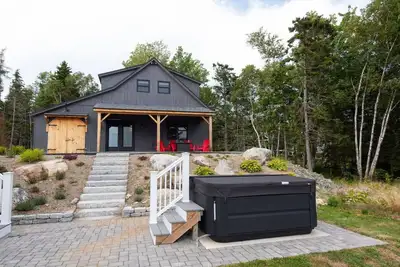 Image de Ocean front Post and Beam Barn with Hot Tub