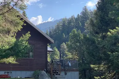 Image de New! On Bear Creek~ Treed Seclusion~ Serene~ 4 Living Rooms~ 4 Miles to Gardiner