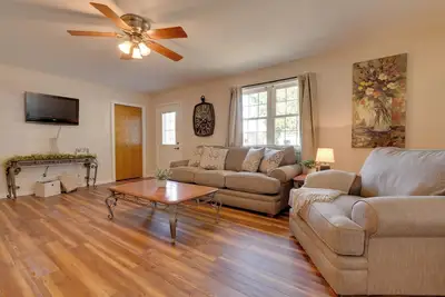 Image de 9 Mi to Effingham: Pet-Friendly Rural Escape