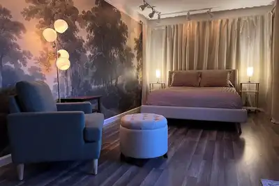 Image de Enchanting Stay above a Craft Cocktail Bar