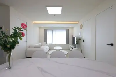 Image de [Awestay201] Seoul near Dmc/New, Full Option/Sleeps8/3br, 5Beds, 1ba/Free Parking
