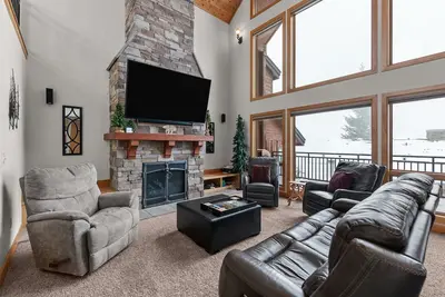 Image de Northwest Passage Retreat Ski-In/Ski-Out + Hot Tub