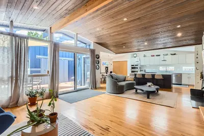 Image de Downtown Boulder Mid-Mod Retreat w/ Hot Tub