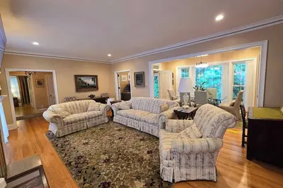 Image de 5 Points Oasis. Uga Home Away. Park & walk