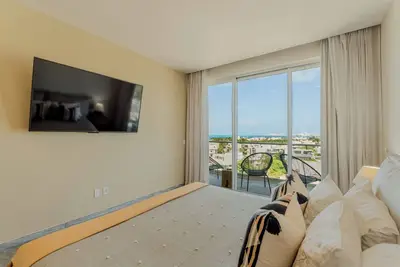 Ph Riva, 300m with ocean and beach view.