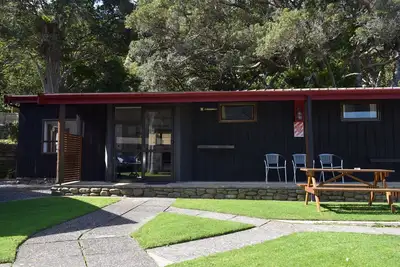 Image de Self-Contained 2-bedroom Unit in stunning Amodeo Bay. Views to the Ocean